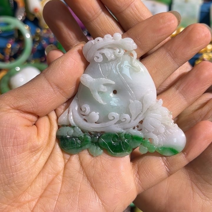 翡翠未镶嵌颈饰精美翡翠非常漂亮