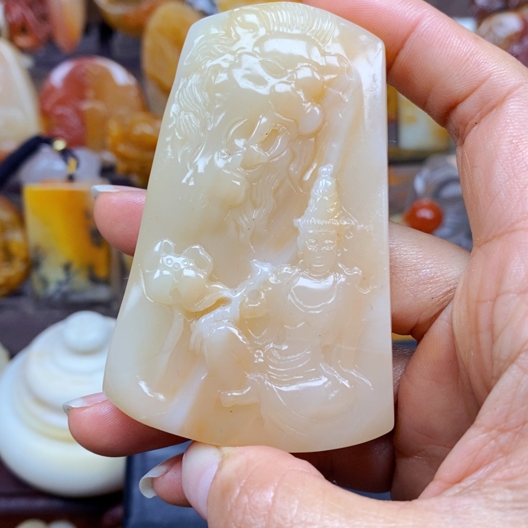 石英质玉（黄龙玉）颈饰未镶嵌