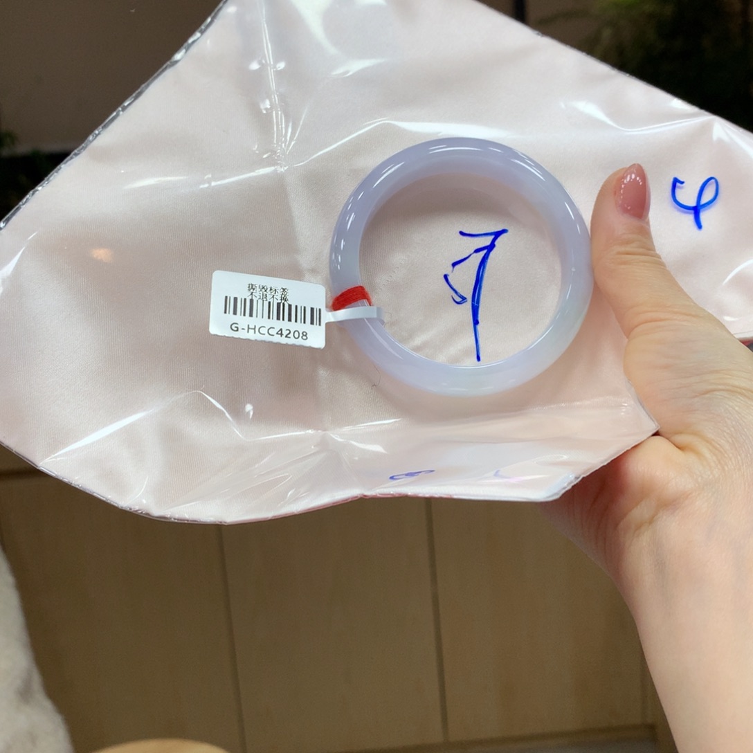 翡翠手镯未镶嵌不退不换