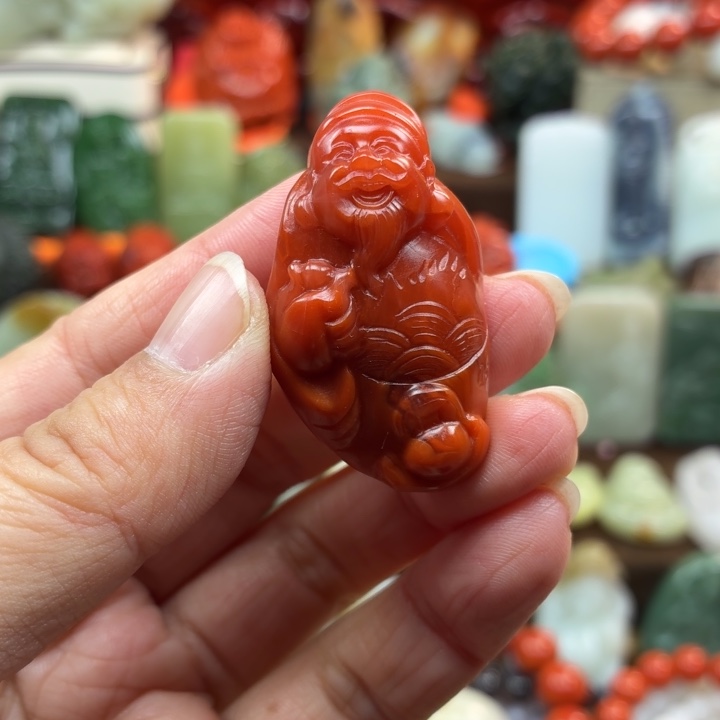 孙***然和田玉未镶嵌颈饰