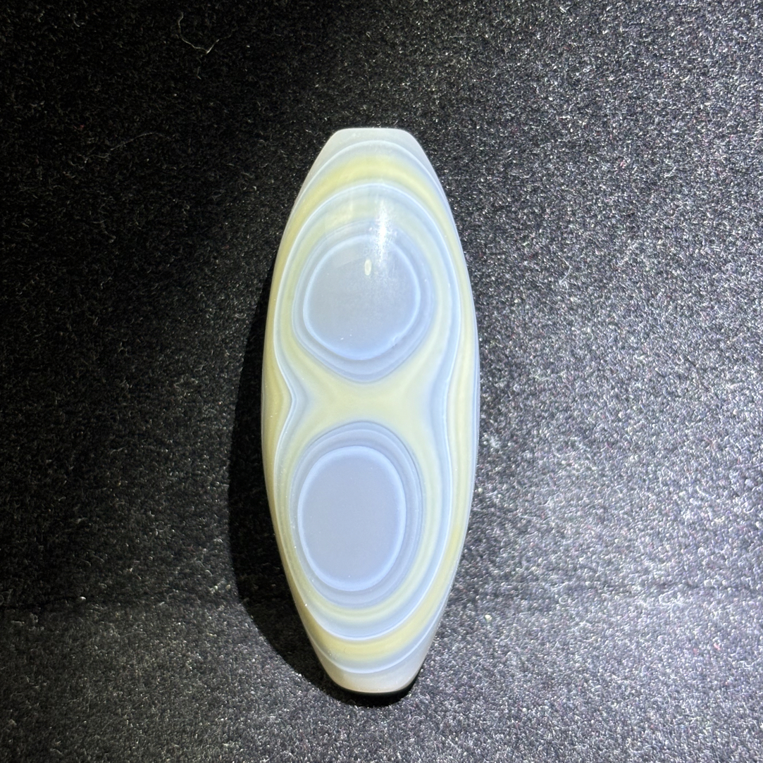 牙黄双瞳三眼玛瑙珠