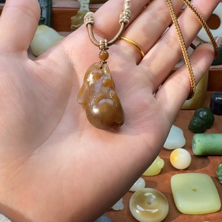 洋****和田玉未镶嵌颈饰