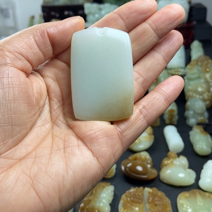 预***见和田玉未镶嵌颈饰