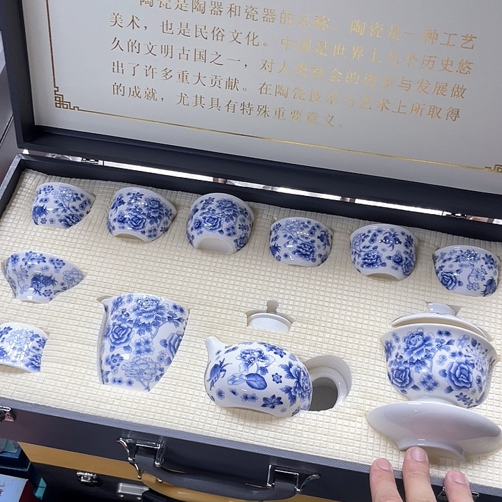 孤品茶具套装等。           