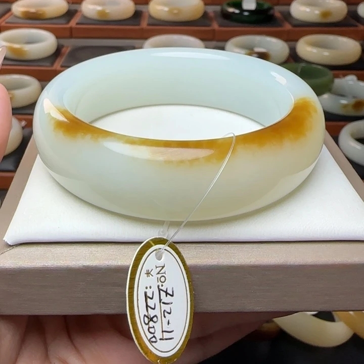 精品奶盖糖糯白和田玉手镯