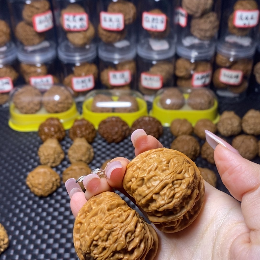 文玩核桃吊坠平谷金樽42.5