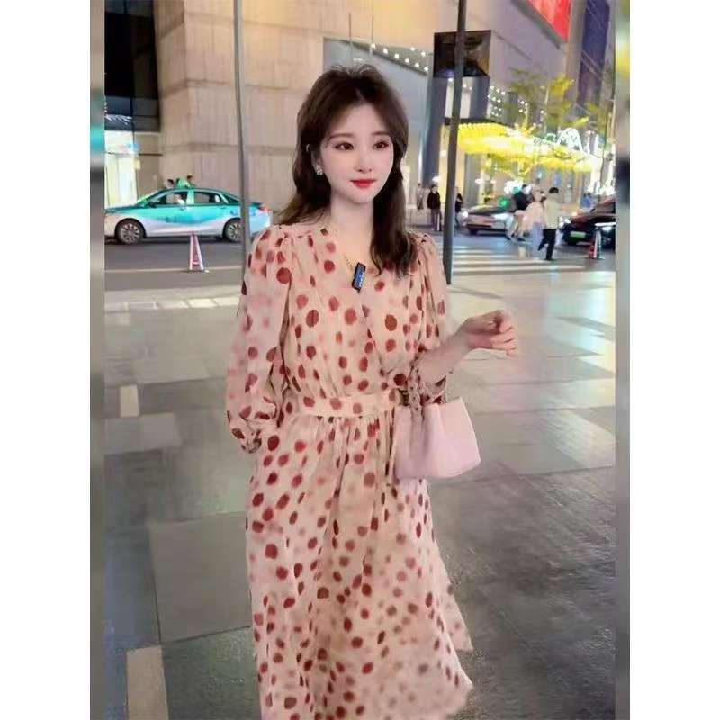 法式红色波点连衣裙女夏V领高级感灯笼袖收腰夏季时尚气质显瘦