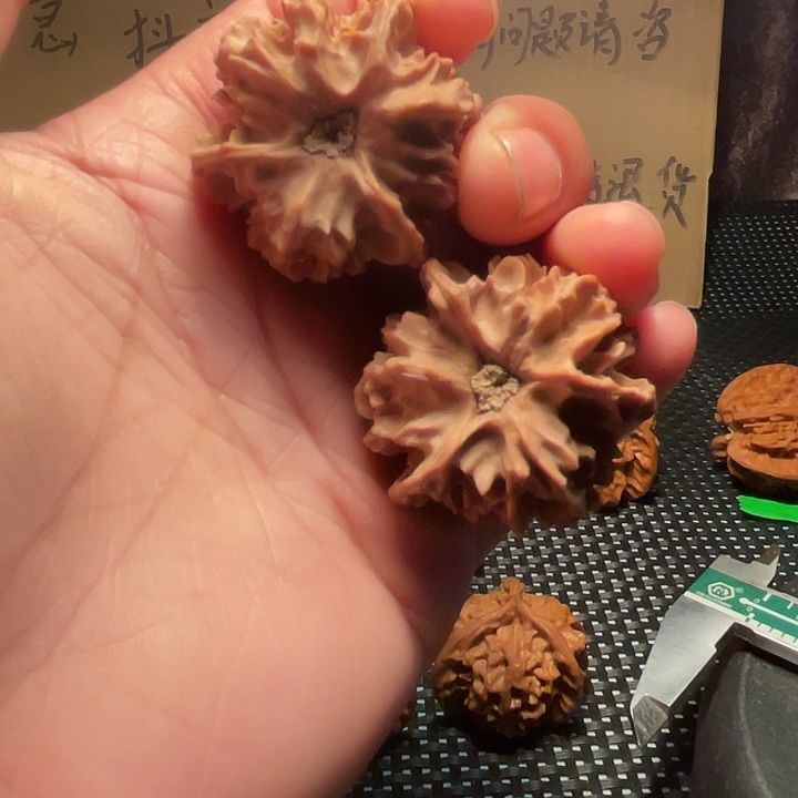 把件文玩核桃37mm野生龙门涧三棱