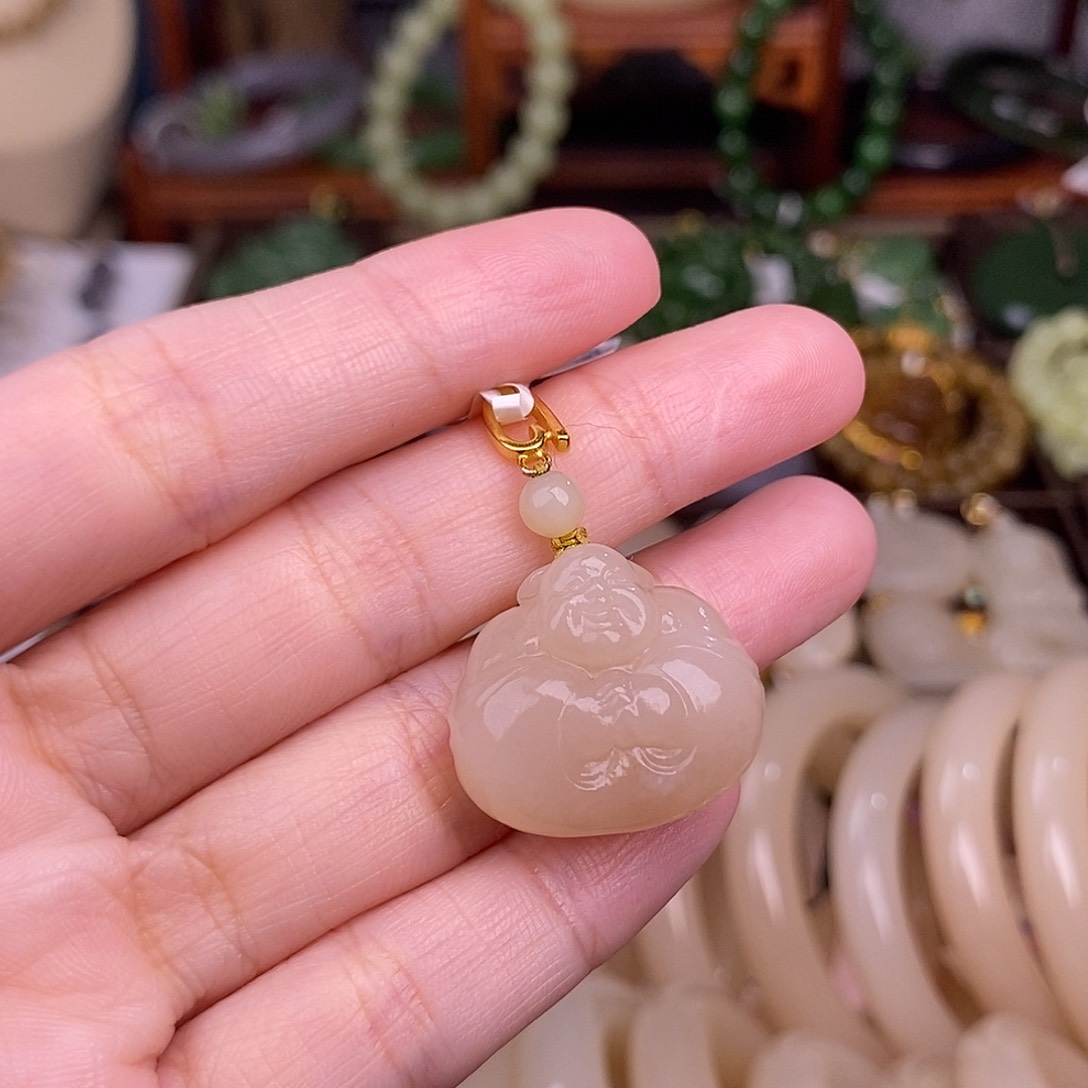 和田玉熟藕粉浓色抱抱佛清货价未镶嵌