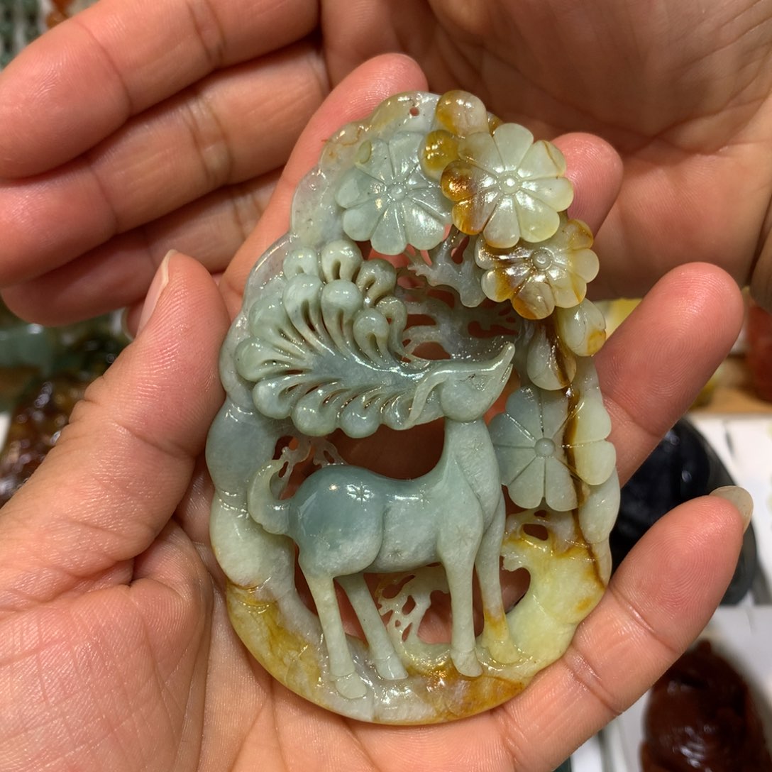 蛇纹石玉颈饰未镶嵌