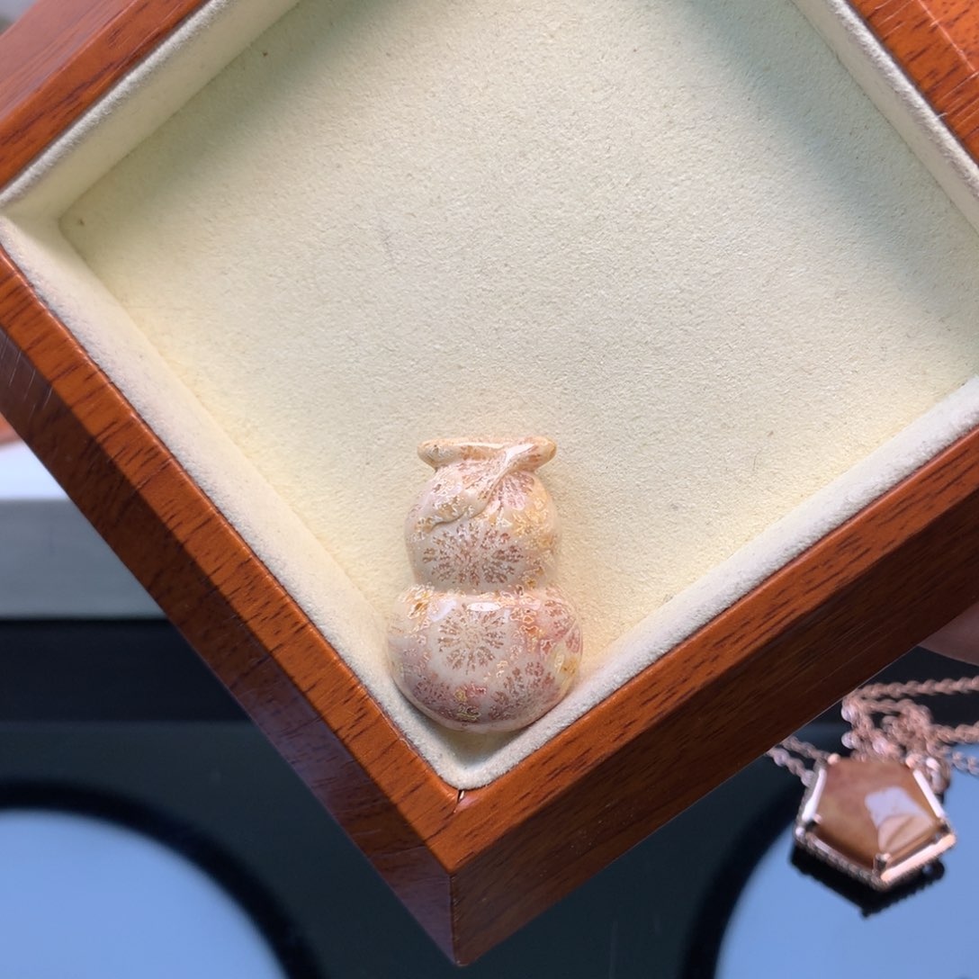硅化珊瑚（珊瑚玉）颈饰未镶嵌