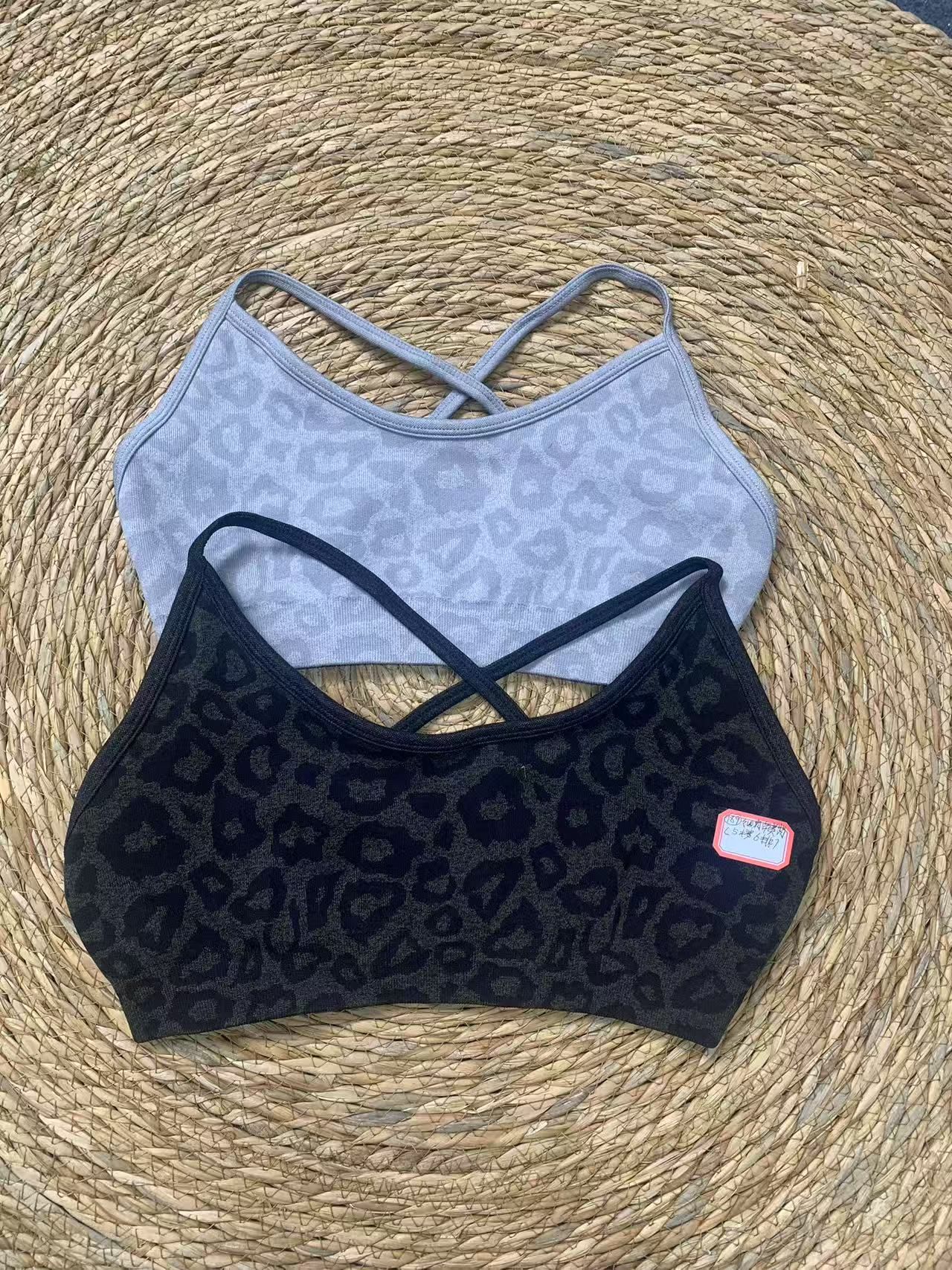 老美～曲线战斗！无缝性感细肩带大露背豹纹撸铁美背（5楼6排）