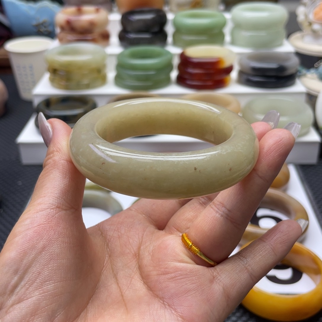 石英质玉手镯未镶嵌