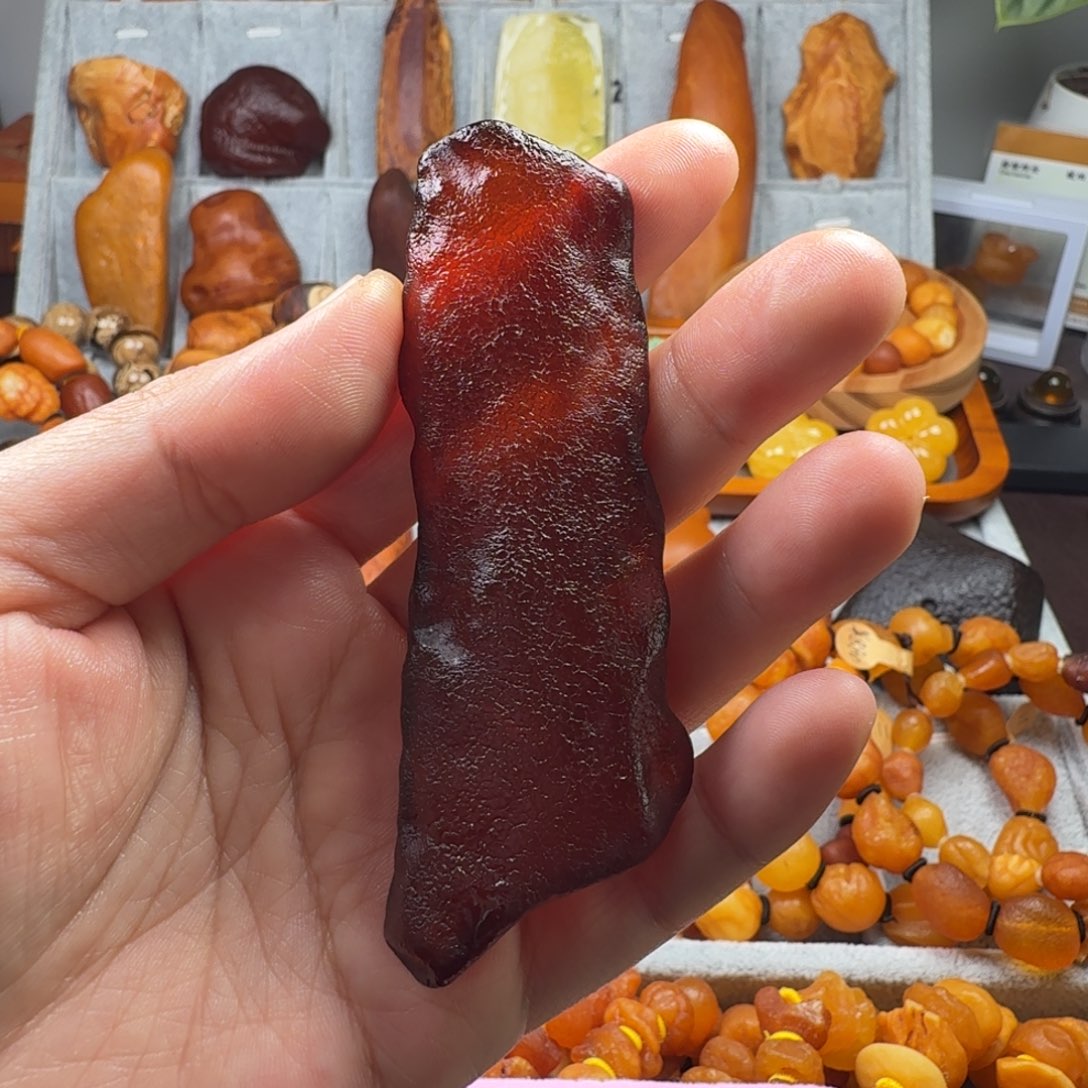 定制琥珀未镶嵌原石手把件