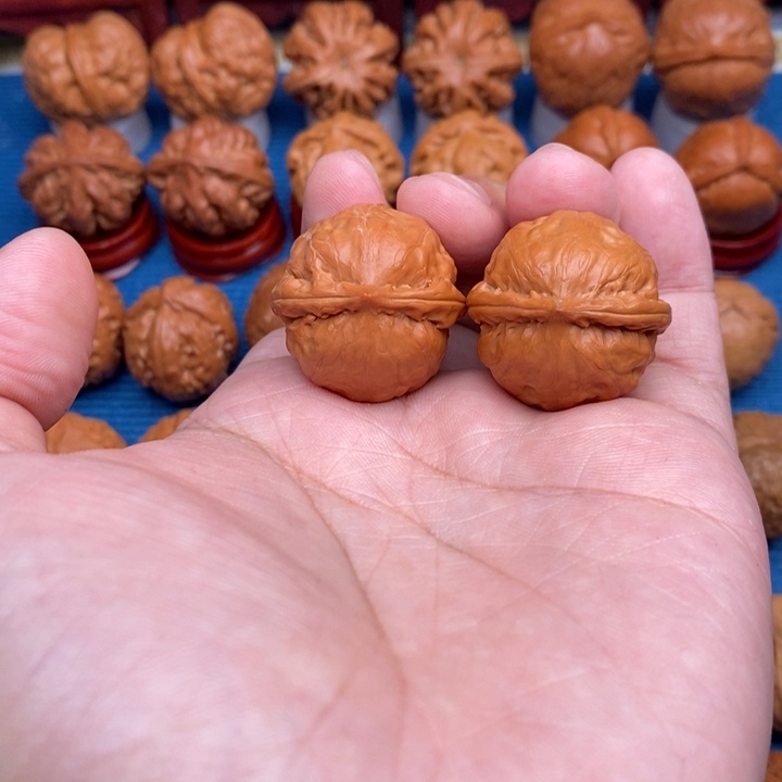 文玩核桃把件龙珠