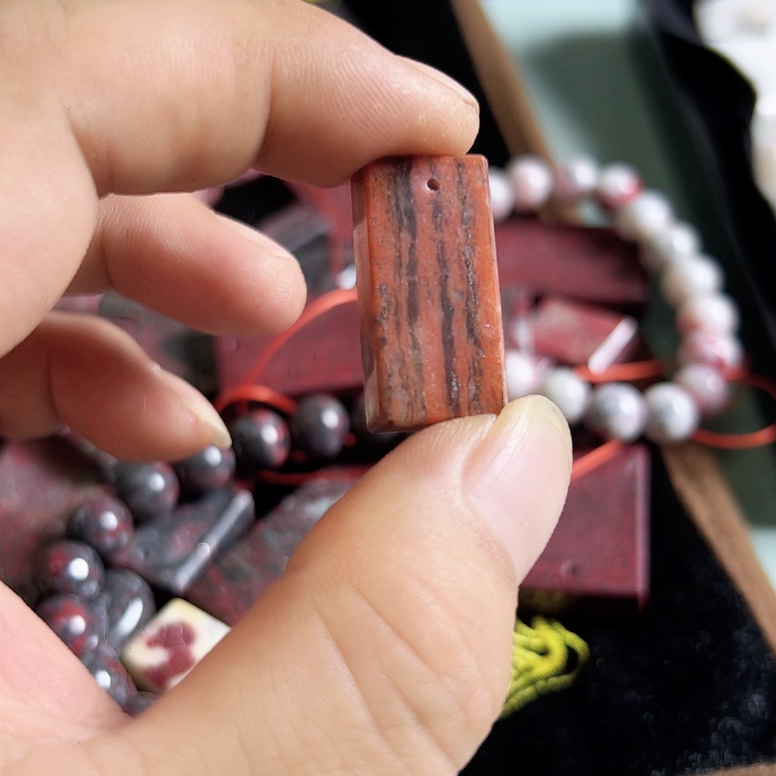 天然朱砂含辰砂手串