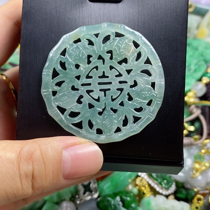 翡翠吊坠(赠链)未镶嵌