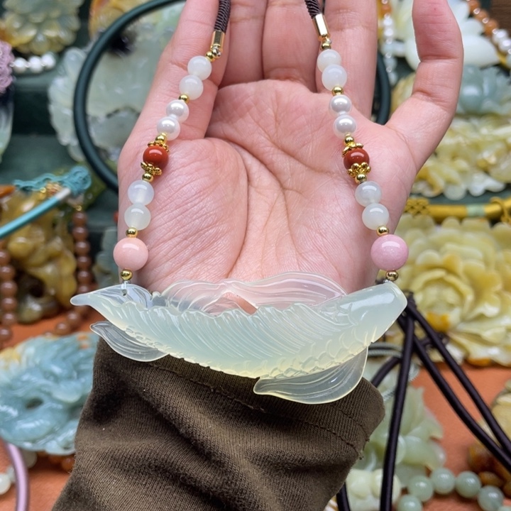 蛇纹石玉吊坠合金