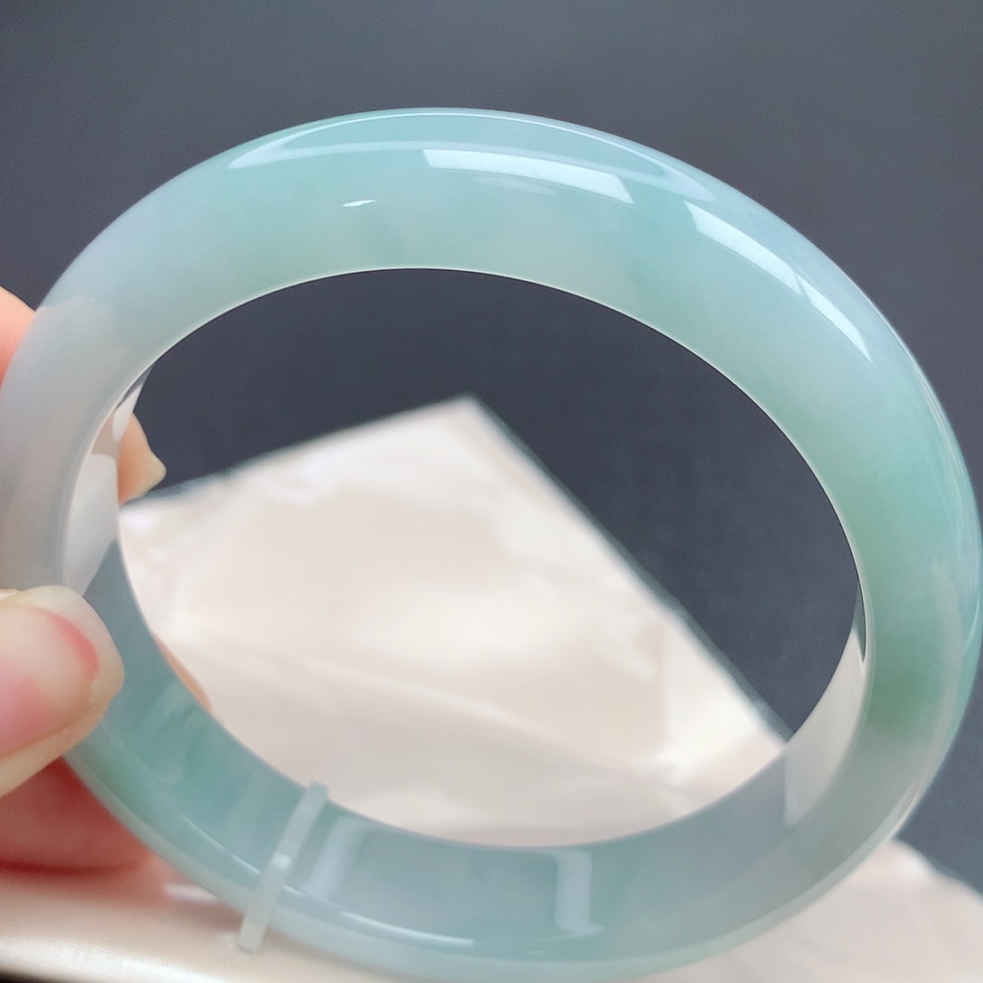 翡翠手镯未镶嵌61圈口