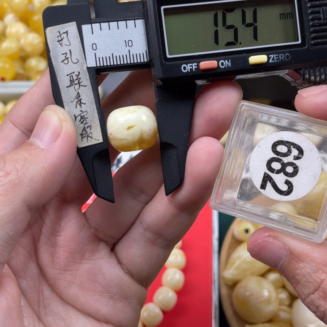 蜜蜡珠宝奇石未镶嵌