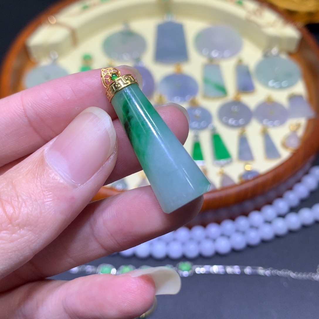 翡翠吊坠(不含链)18K金镶嵌