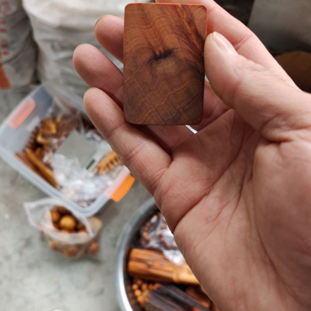 小***跑碳化瑕疵，无事牌一个