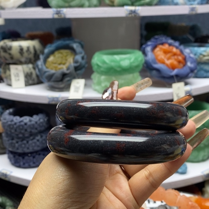 未镶嵌手镯石英岩玉