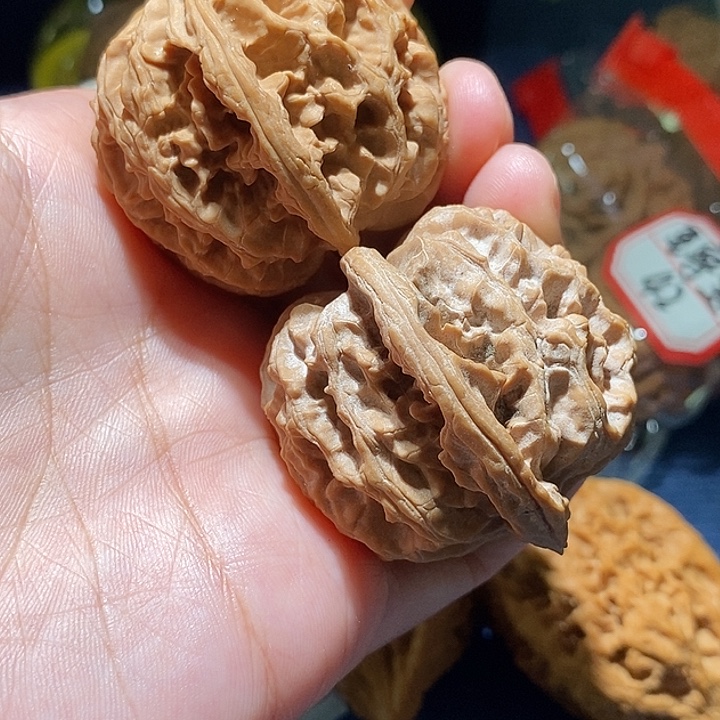 似***识文玩核桃吊坠苹果