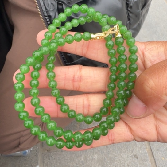 和田玉未镶嵌颈饰俄罗斯卡6色标级正阳绿，很小点