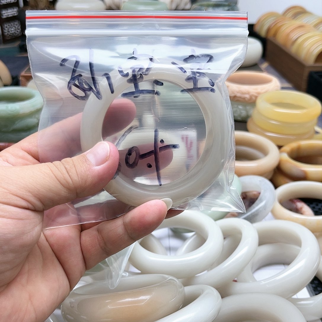 石英质玉手镯未镶嵌孙*宝