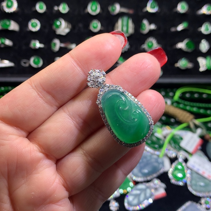 【闪购商品】翡翠吊坠(不含链)银S925镶嵌天然翡翠