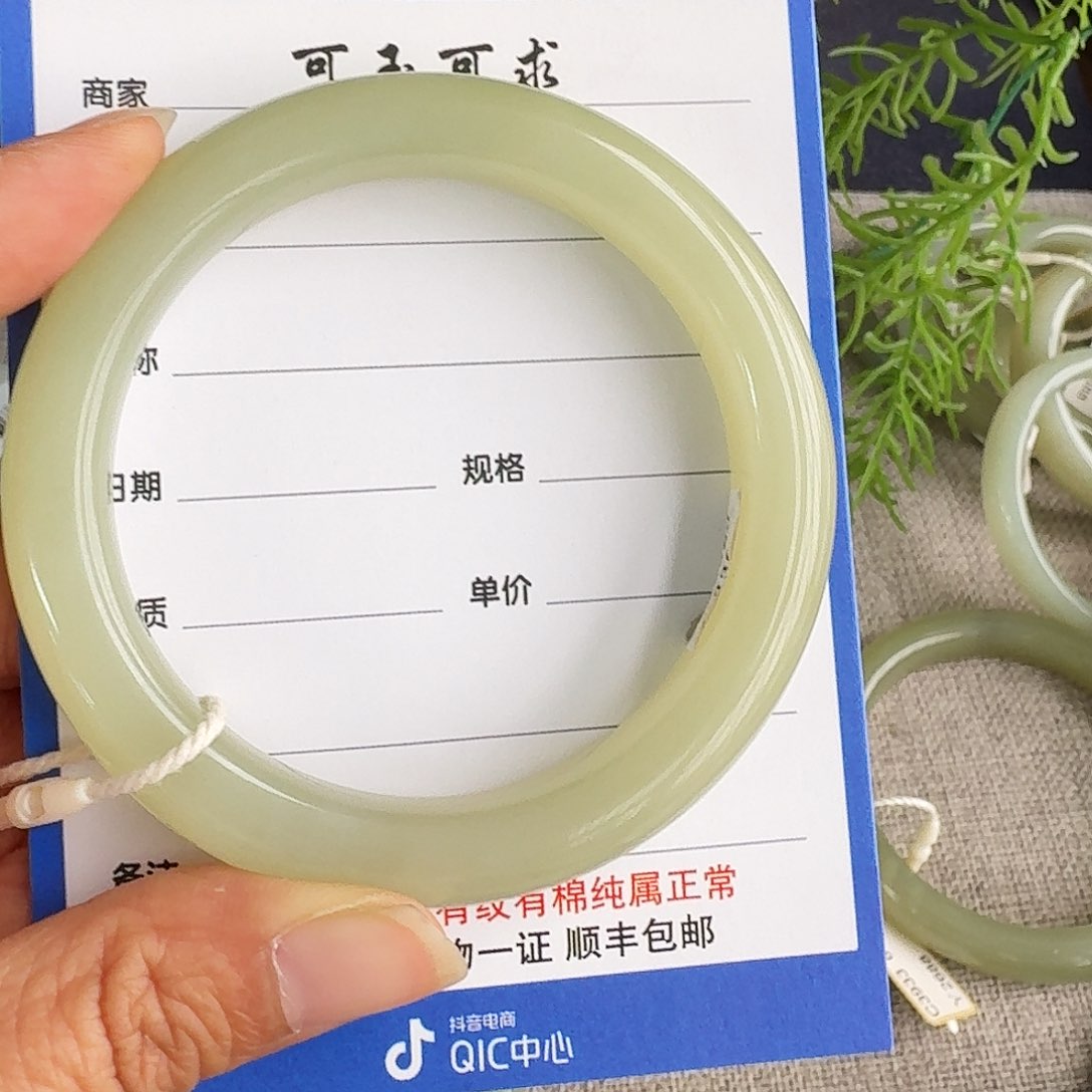 和田玉未镶嵌手镯一**光