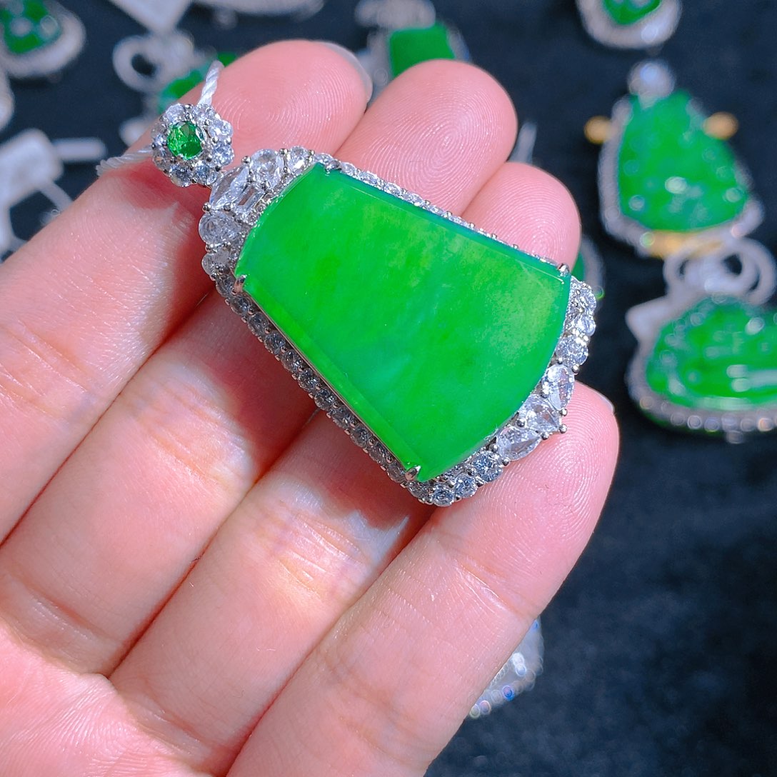 翡翠颈饰银S925镶嵌吊坠