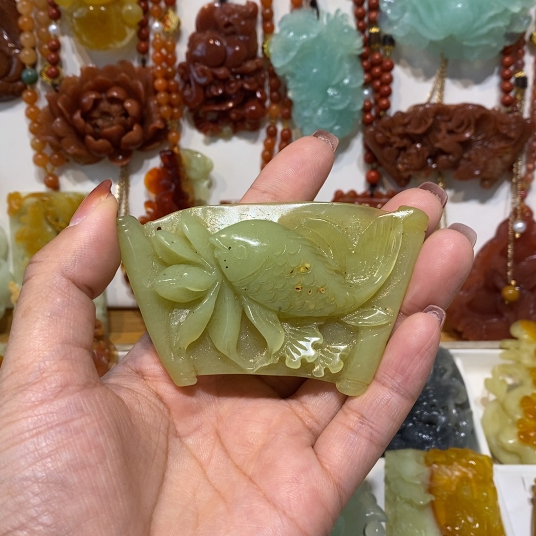 未镶嵌蛇纹石玉颈饰