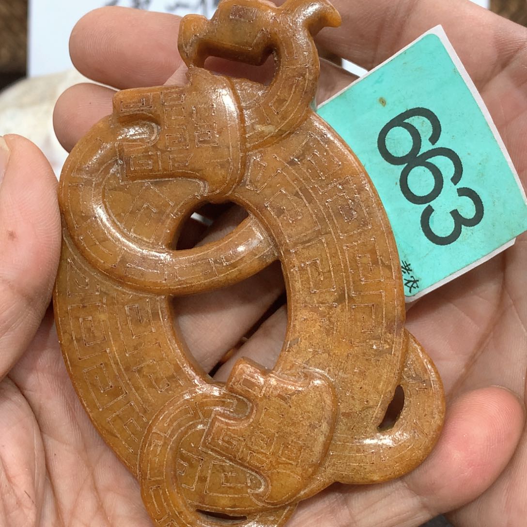 未镶嵌透闪石-蛇纹石玉颈饰