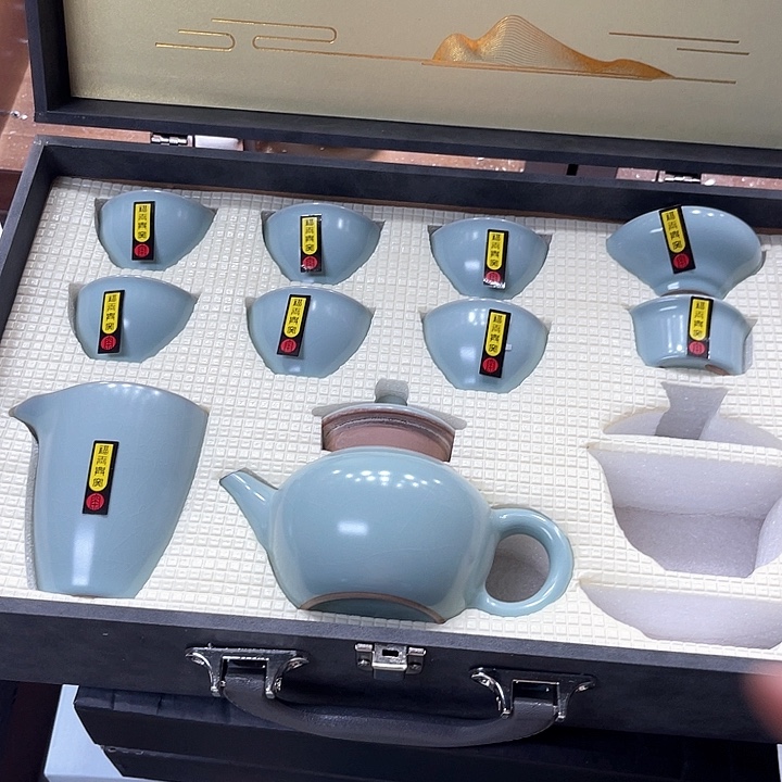 孤品茶具套装等。         