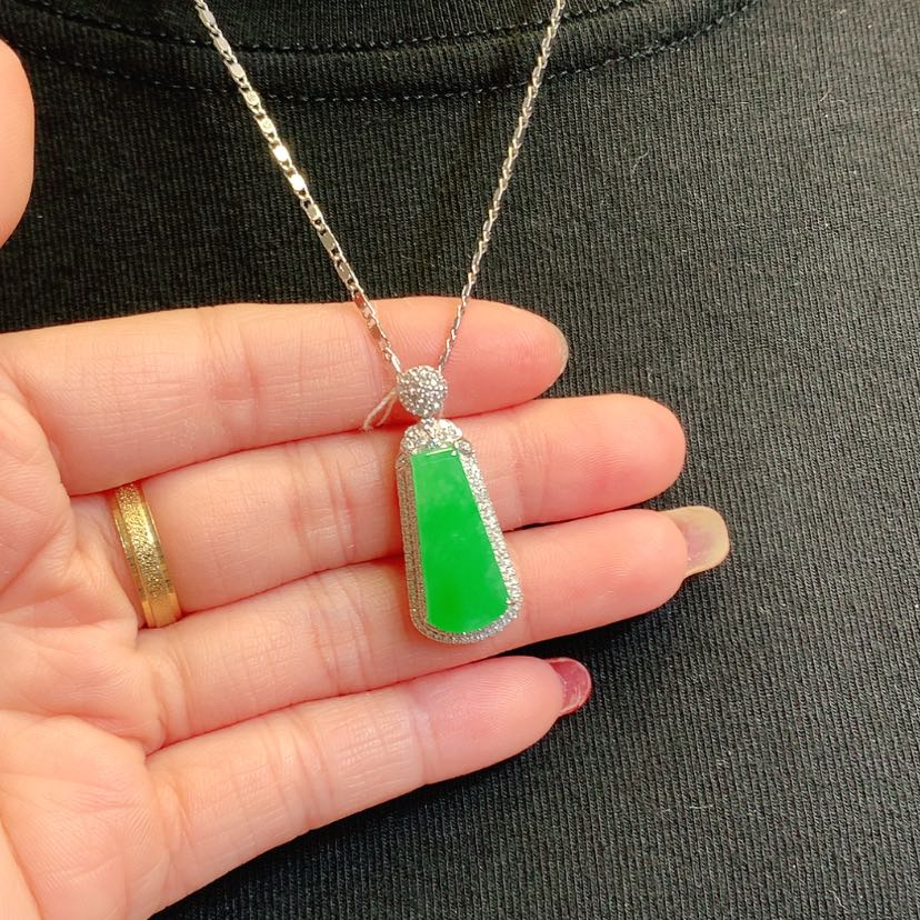 【闪购商品】翡翠吊坠(赠链)18K金镶嵌