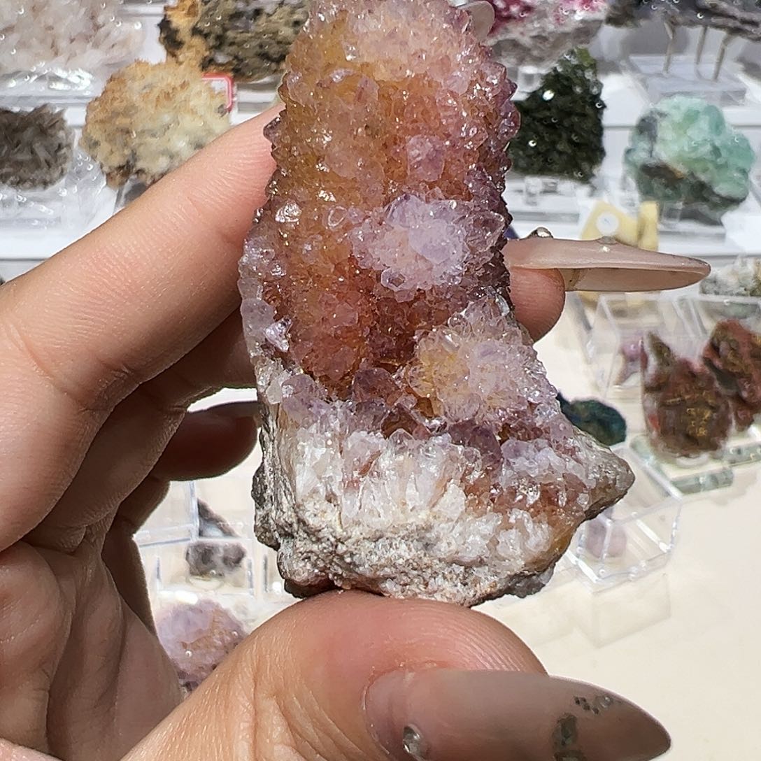 石材带黄色精神水晶