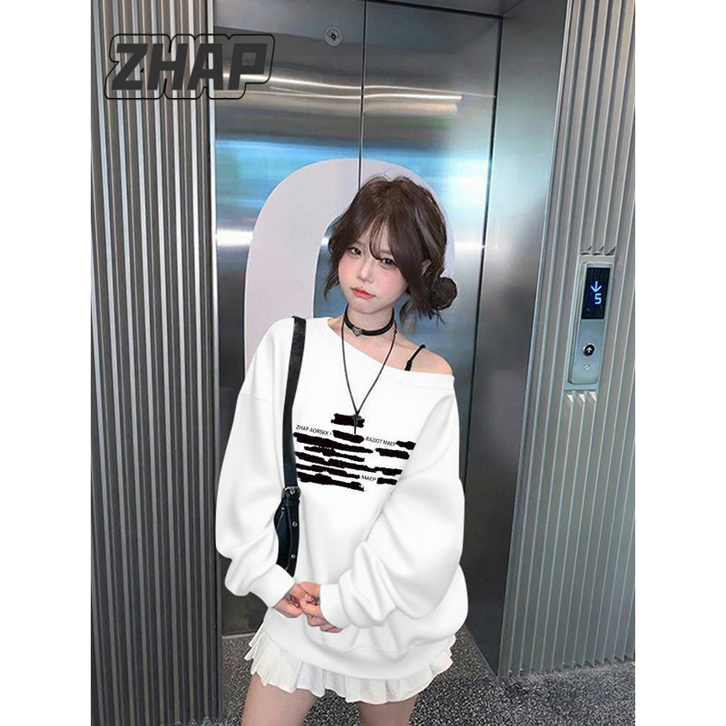 【ZHAP】斜领露肩时尚新款圆领卫衣女秋季涂鸦字母百搭爆款遮肉穿搭