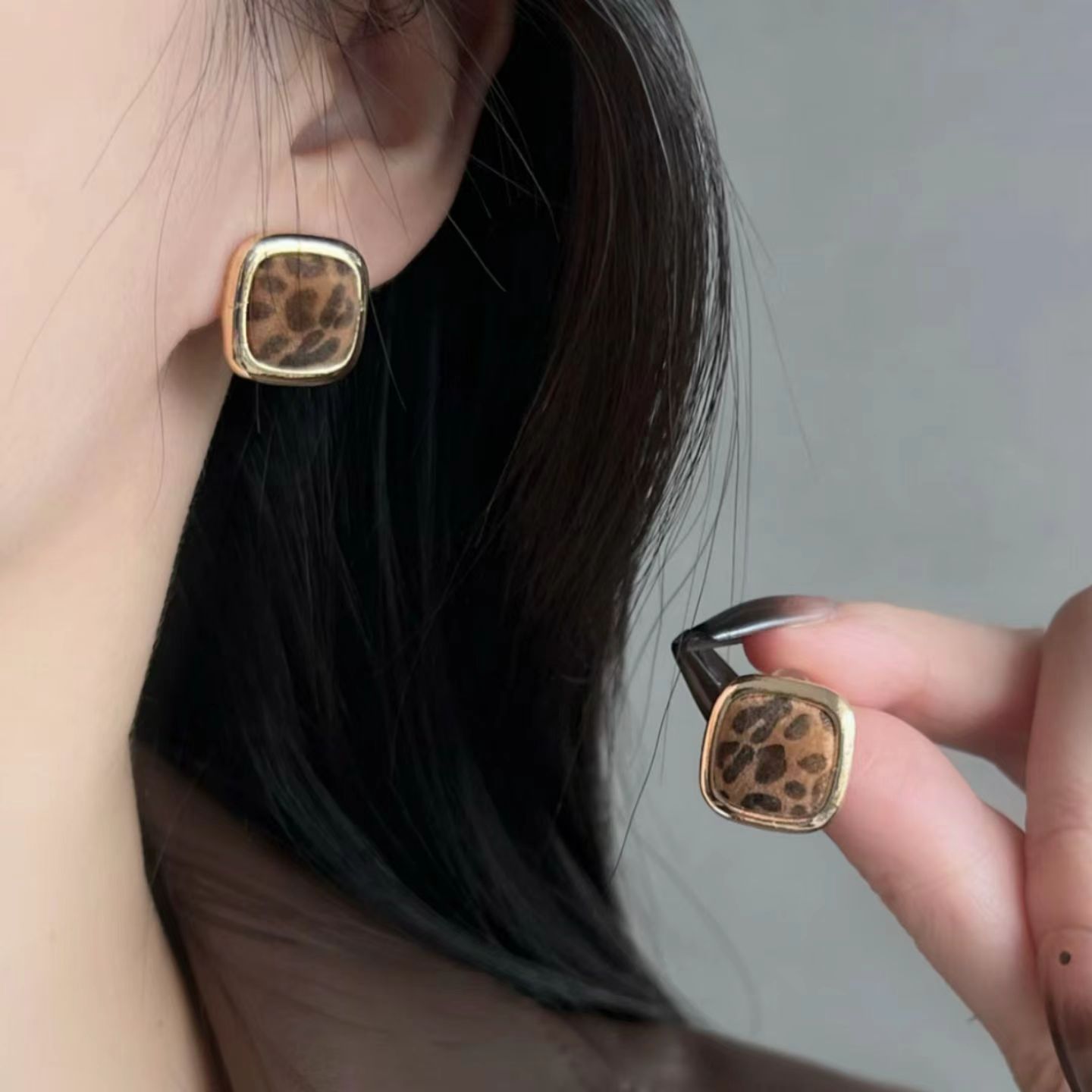 铜合金耳饰 秋冬新款复古时髦咖色豹纹几何方形耳环女高级感A100