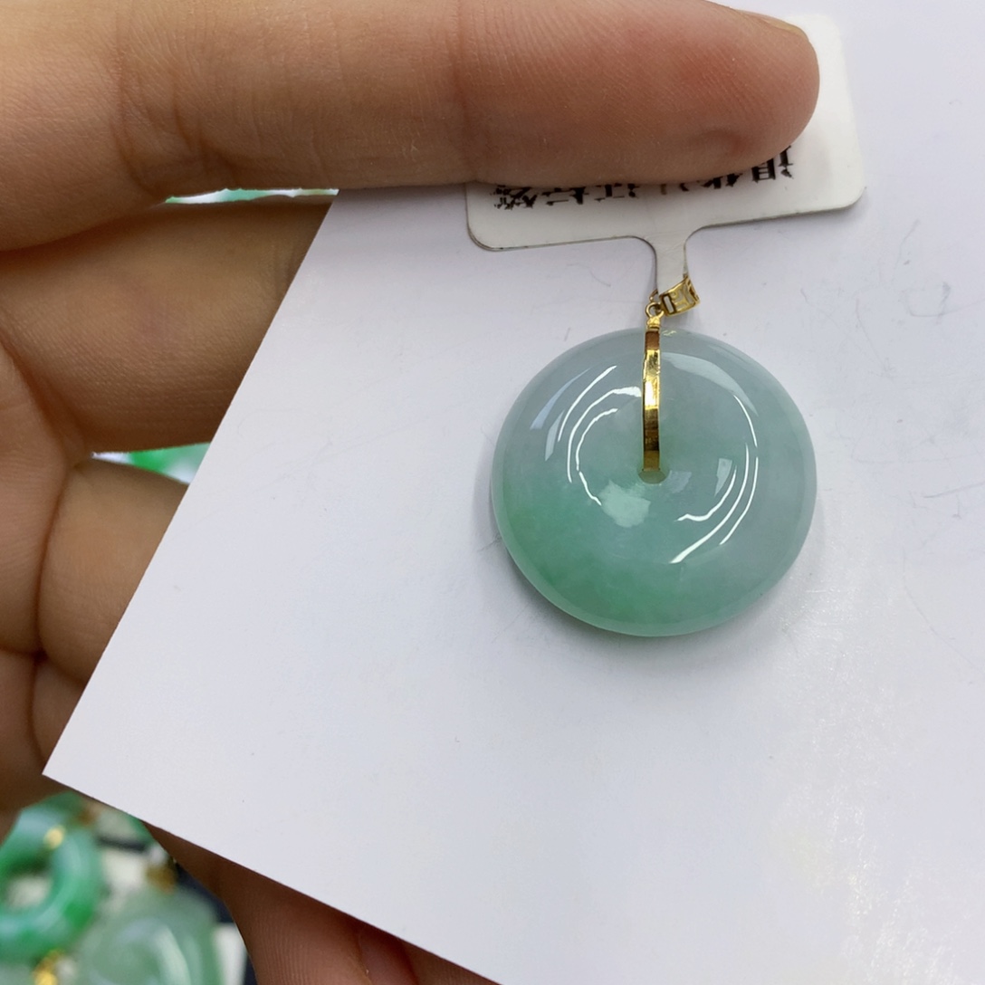 翡翠18K金镶嵌颈饰翡翠