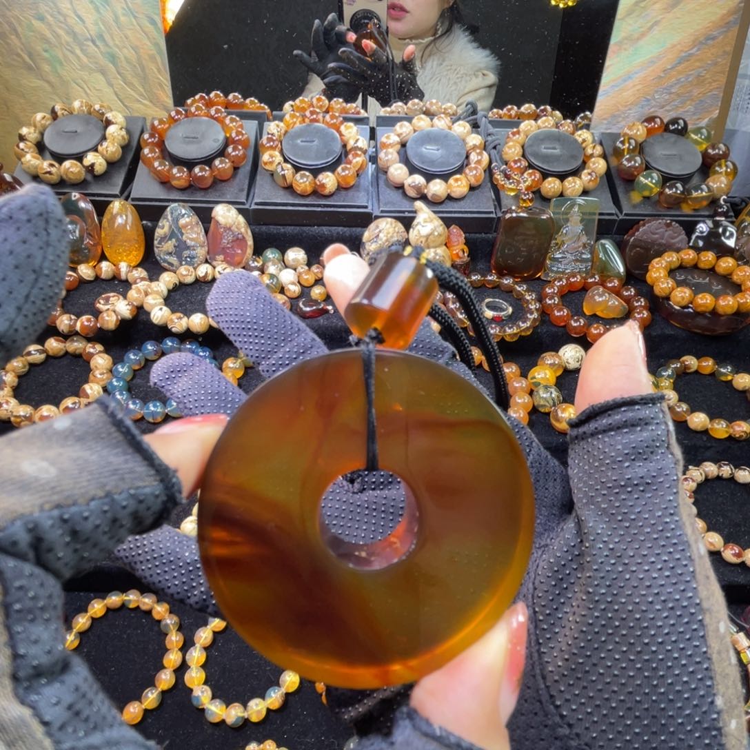 琥珀未镶嵌手串和氏璧