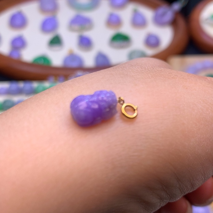 翡翠18K金镶嵌颈饰浓妖紫貔貅