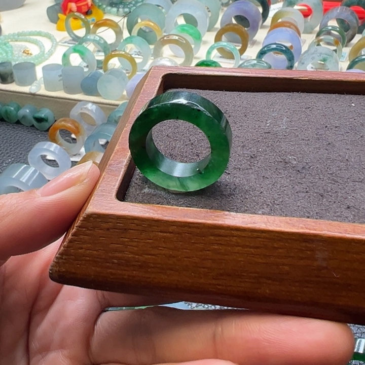 定制翡翠未镶嵌翡翠