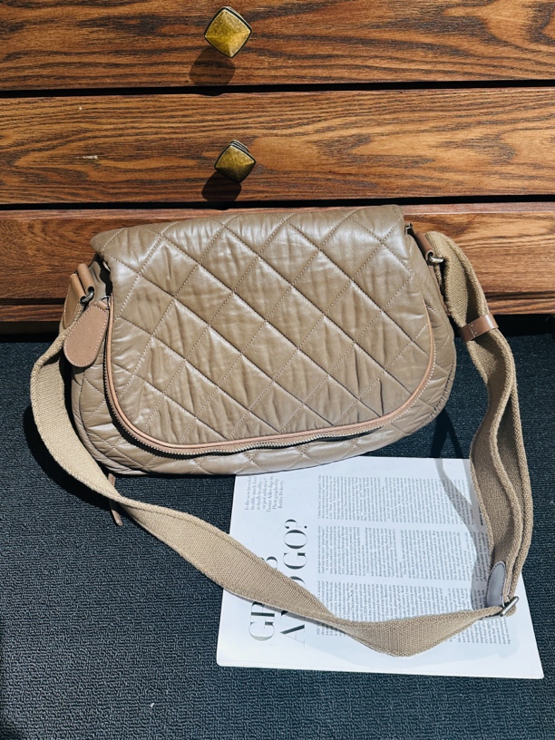 95新 Chanel/香奈儿 兜兜 卡其色侧圆标邮差包