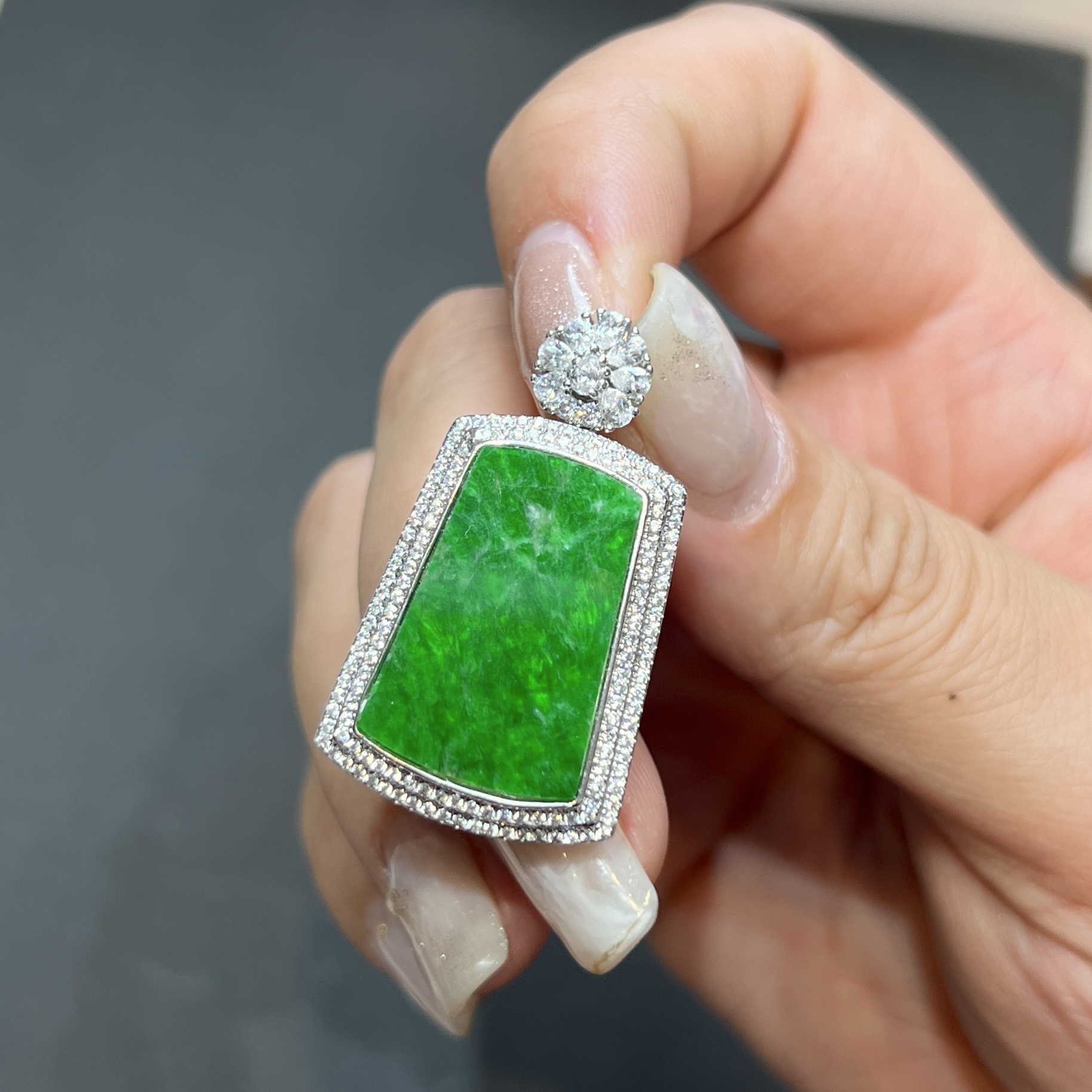 【上旭珠宝马哥推荐】天然翡翠A货满绿无事牌吊坠 多样性发一件