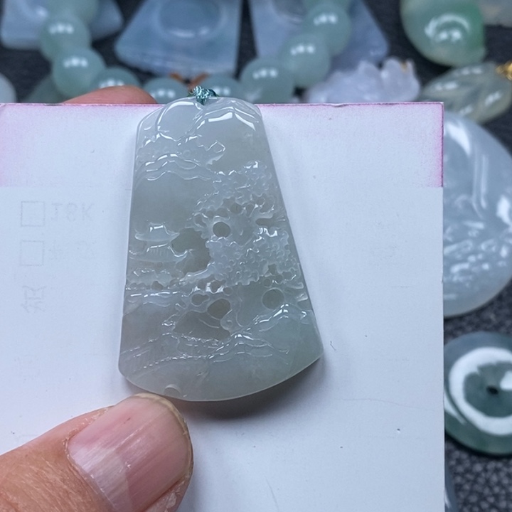 翡翠颈饰未镶嵌翡翠