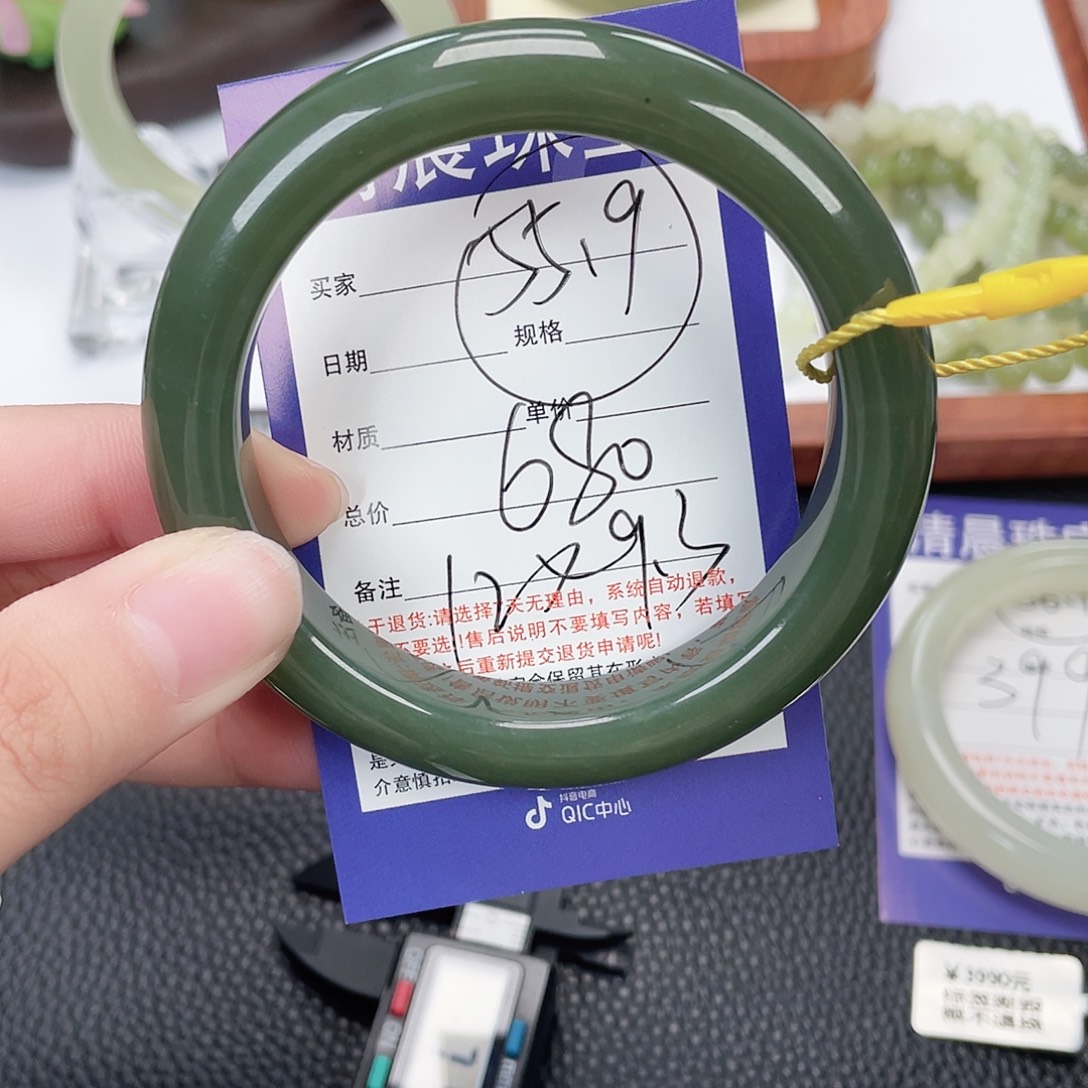 和田玉未镶嵌手镯