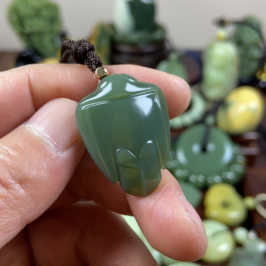 岫岩老玉（透闪石质玉）未镶嵌珠宝奇石