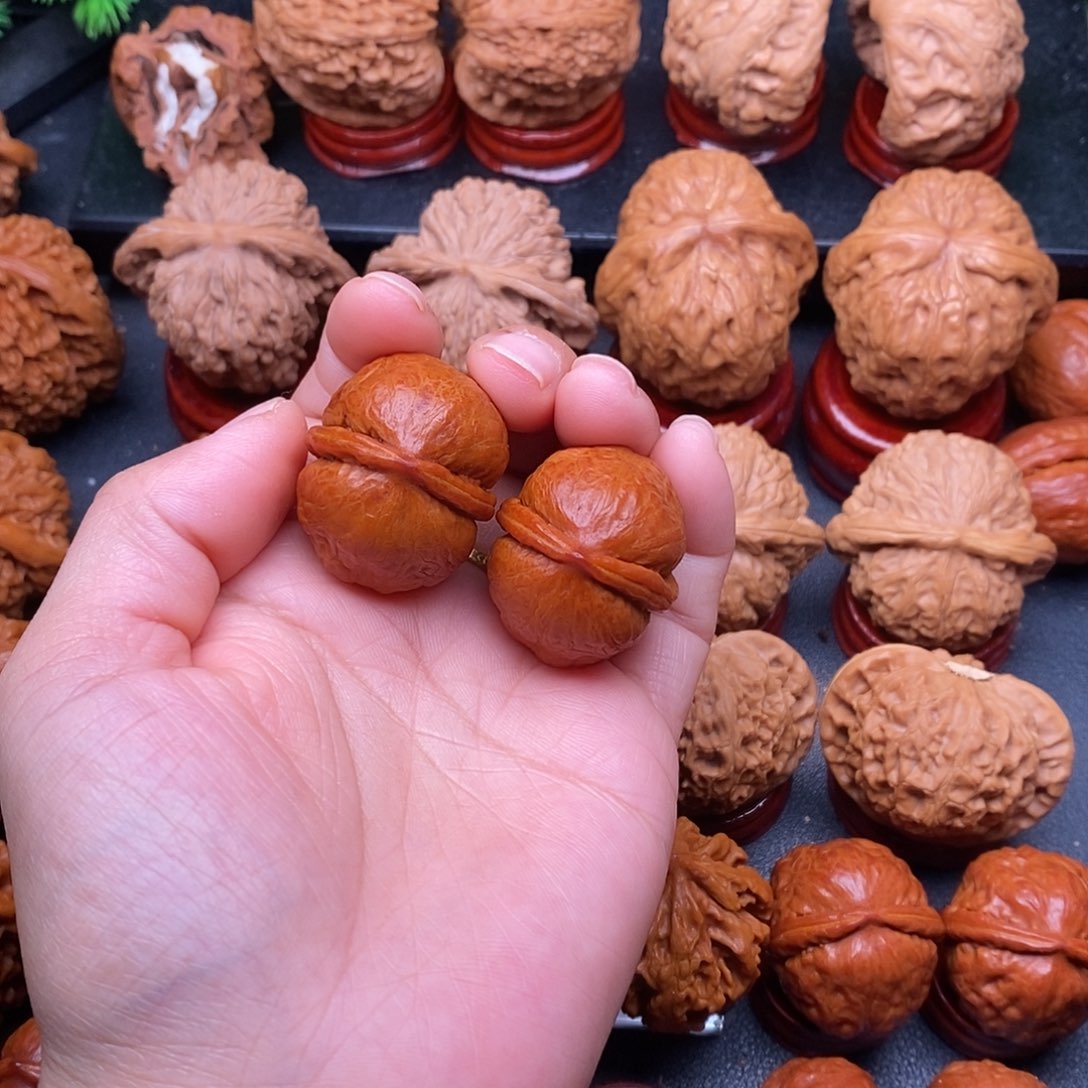 文玩核桃把件海豚